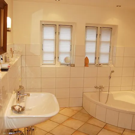 Apartment Haus Rothenstein, Ruhige Fewo, Ca. 10 Min. Zu Messe Und Flughafen *