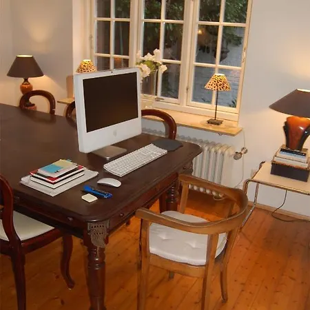 Apartment Haus Rothenstein, Ruhige Fewo, Ca. 10 Min. Zu Messe Und Flughafen Meerbusch