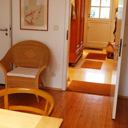 Appartamento Haus Rothenstein, Ruhige Fewo, Ca. 10 Min. Zu Messe Und Flughafen Meerbusch